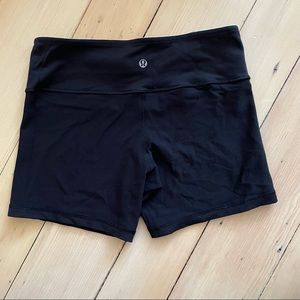 LULULEMON black tight shorts yoga/running 6